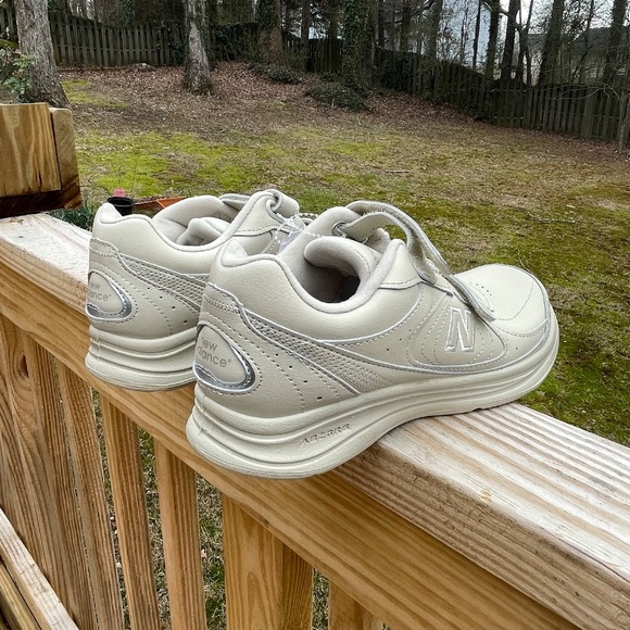 NWT- NEW BALANCE 577 WOMENS WALKING SHOES Size 7.5 - Picture 10 of 16